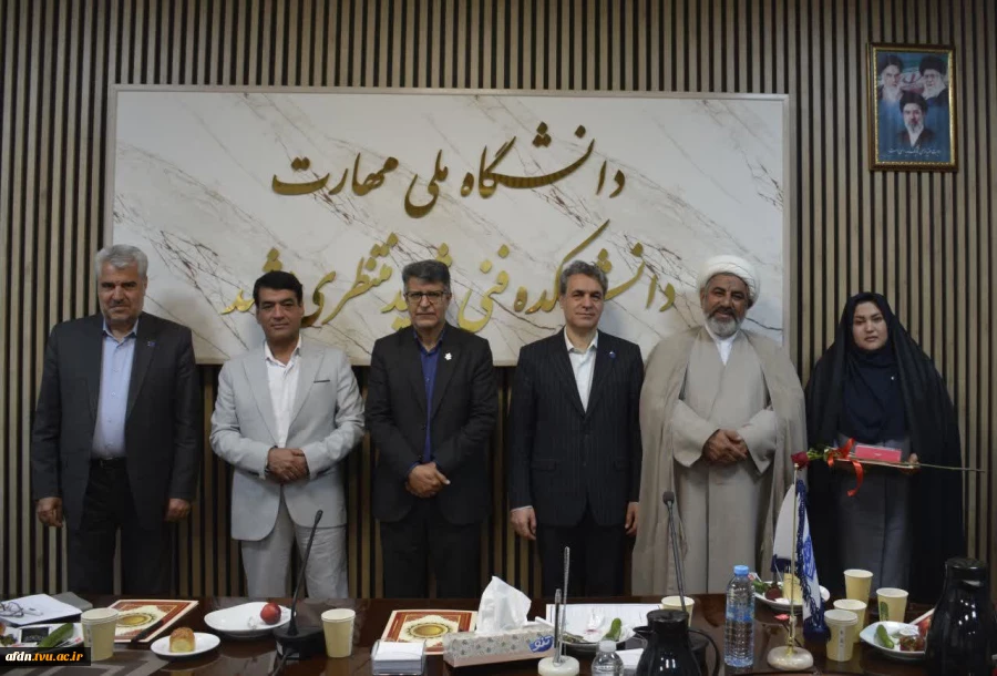 تجلیل از استاد سرآمد آموزشی آموزشکده دختران نیشابور 4