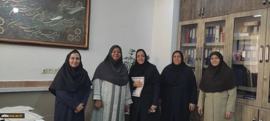 برگزاری جلسه شورای اداری و تجلیل از همکاران آموزشکده دختران نیشابور  به مناسبت روز کارمند 4