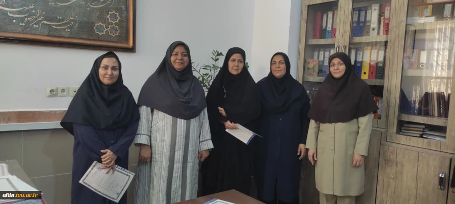 برگزاری جلسه شورای اداری و تجلیل از همکاران آموزشکده دختران نیشابور  به مناسبت روز کارمند 5